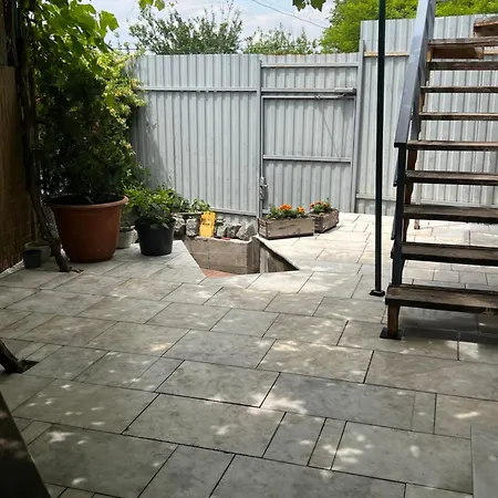 в 5 минутах от моря, черноморка, Apartment *