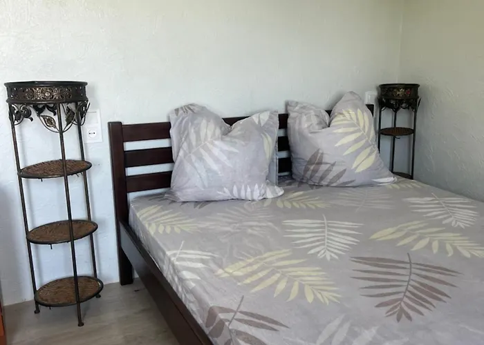 в 5 минутах от моря, черноморка, Apartment *